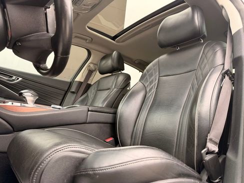 Used 2020 Kia K900 Luxury image 29