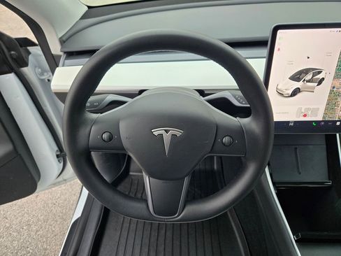 Used 2021 Tesla Model Y Long Range image 30