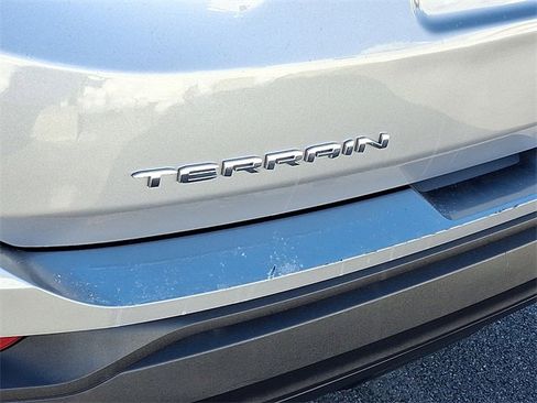 Used 2024 GMC Terrain SLE image 30