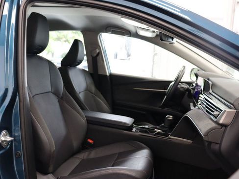 Used 2025 Toyota Camry XLE FWD image 24