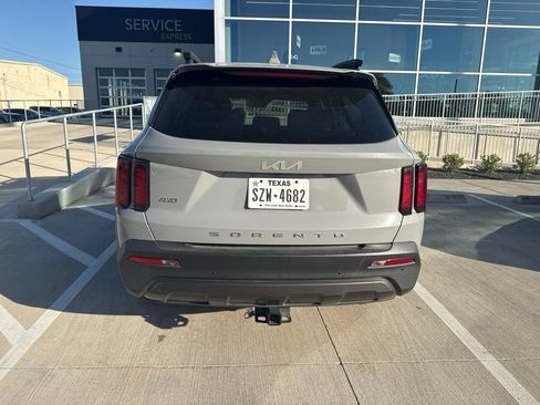 Used 2022 Kia Sorento S w/ Panoramic Sunroof Package AWD/4WD image 2