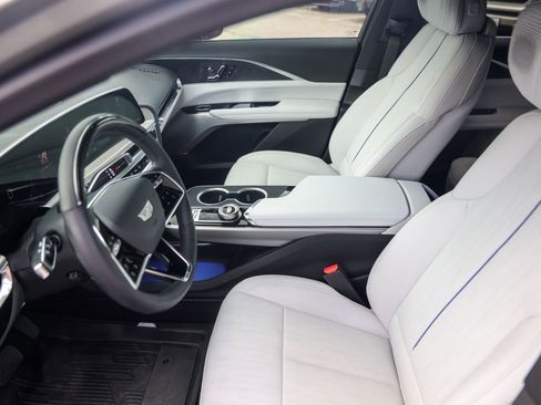 Used 2025 Cadillac Lyriq Sport AWD/4WD image 8