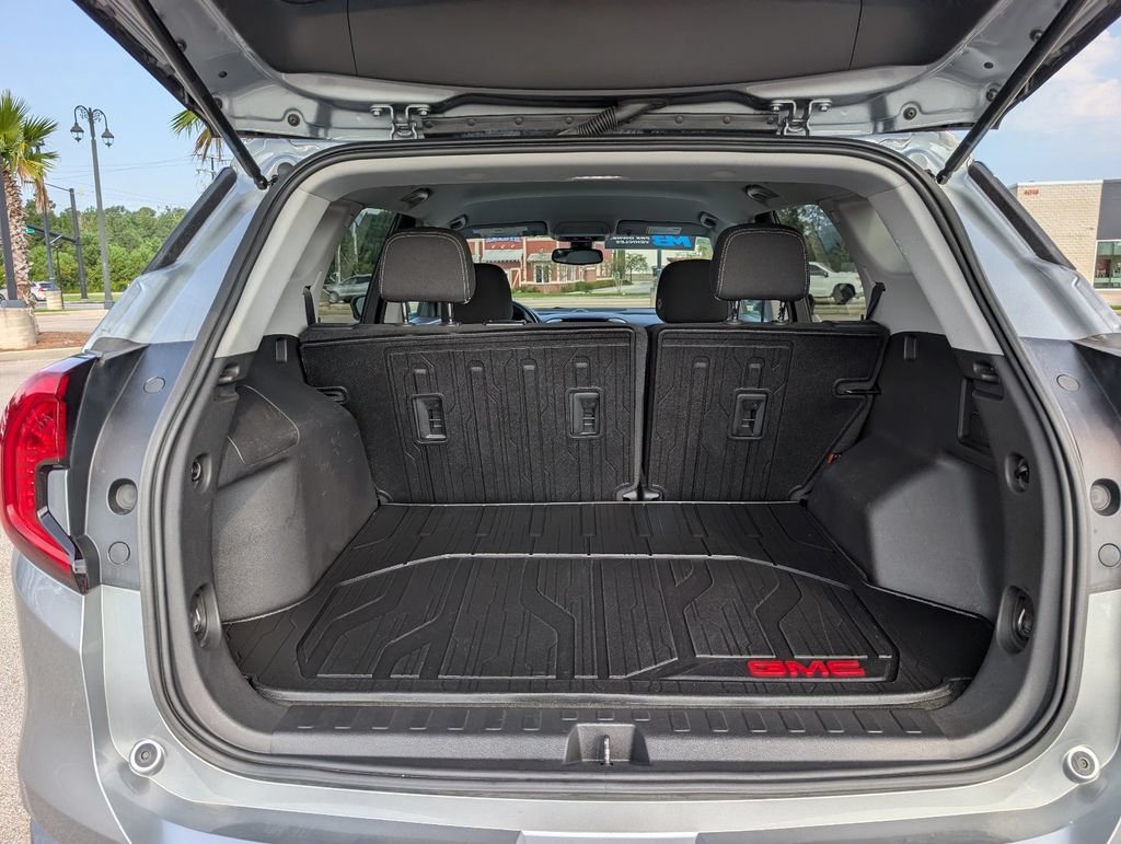 Used 2023 GMC Terrain SLE w/ LPO, Floor Liner Package FWD image 6
