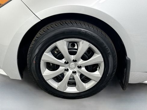 Used 2022 Toyota Corolla LE image 37
