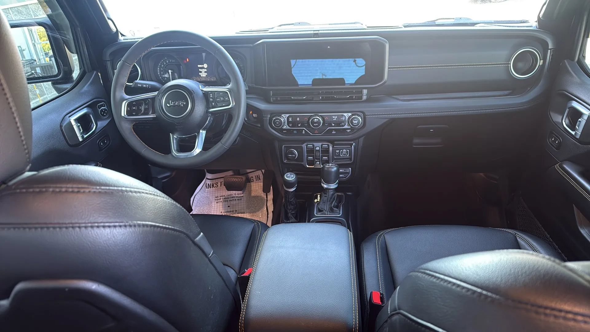 Used 2024 Jeep Wrangler Unlimited Sahara w/ Technology Group AWD/4WD image 9