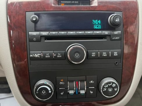Used 2010 Chevrolet Impala LT w/ Luxury Edition Package FWD image 18