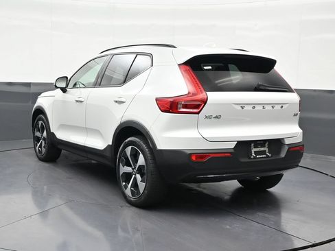 Used 2024 Volvo XC40 B5 Plus w/ Climate Package AWD/4WD image 3