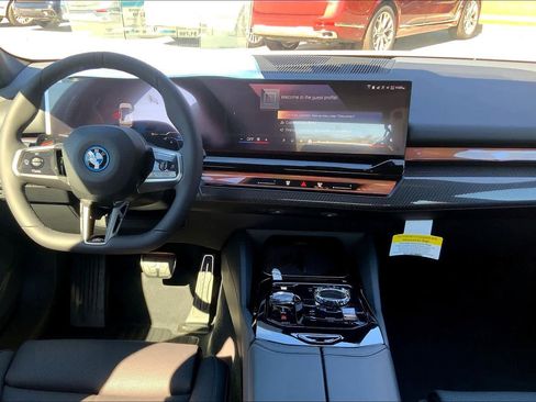 Used 2026 BMW 550e xDrive 550e xDrive w/ Executive Package image 5