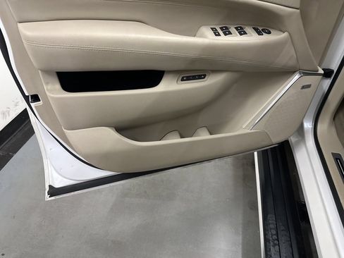 Used 2016 Cadillac Escalade Premium RWD image 36