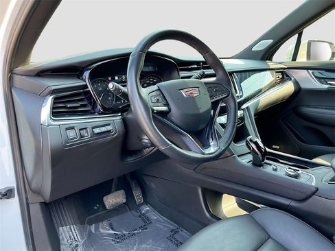 Used 2024 Cadillac XT6 Premium Luxury w/ Technology Package image 9