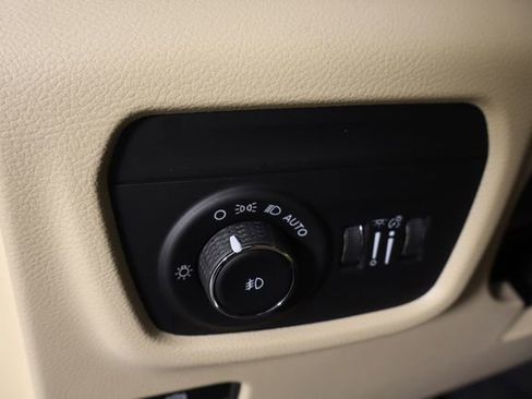 Used 2023 Jeep Grand Cherokee Limited w/ Trailer Tow Prep Group (B) AWD/4WD image 23