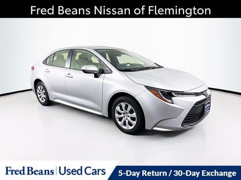 Used 2023 Toyota Corolla LE FWD image 1