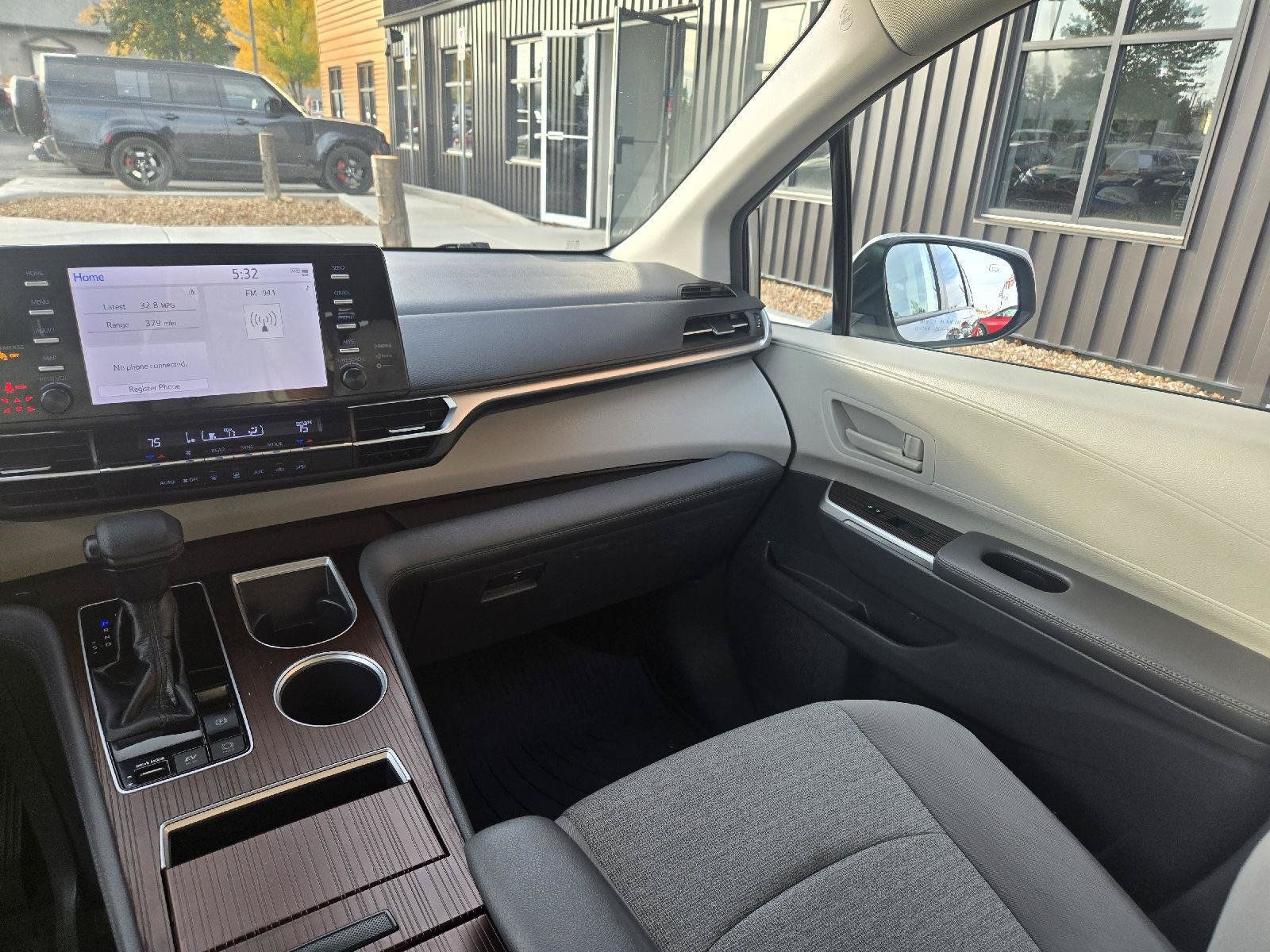 Used 2023 Toyota Sienna LE FWD image 17