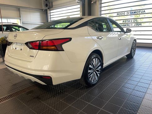 Used 2025 Nissan Altima 2.5 SV image 17