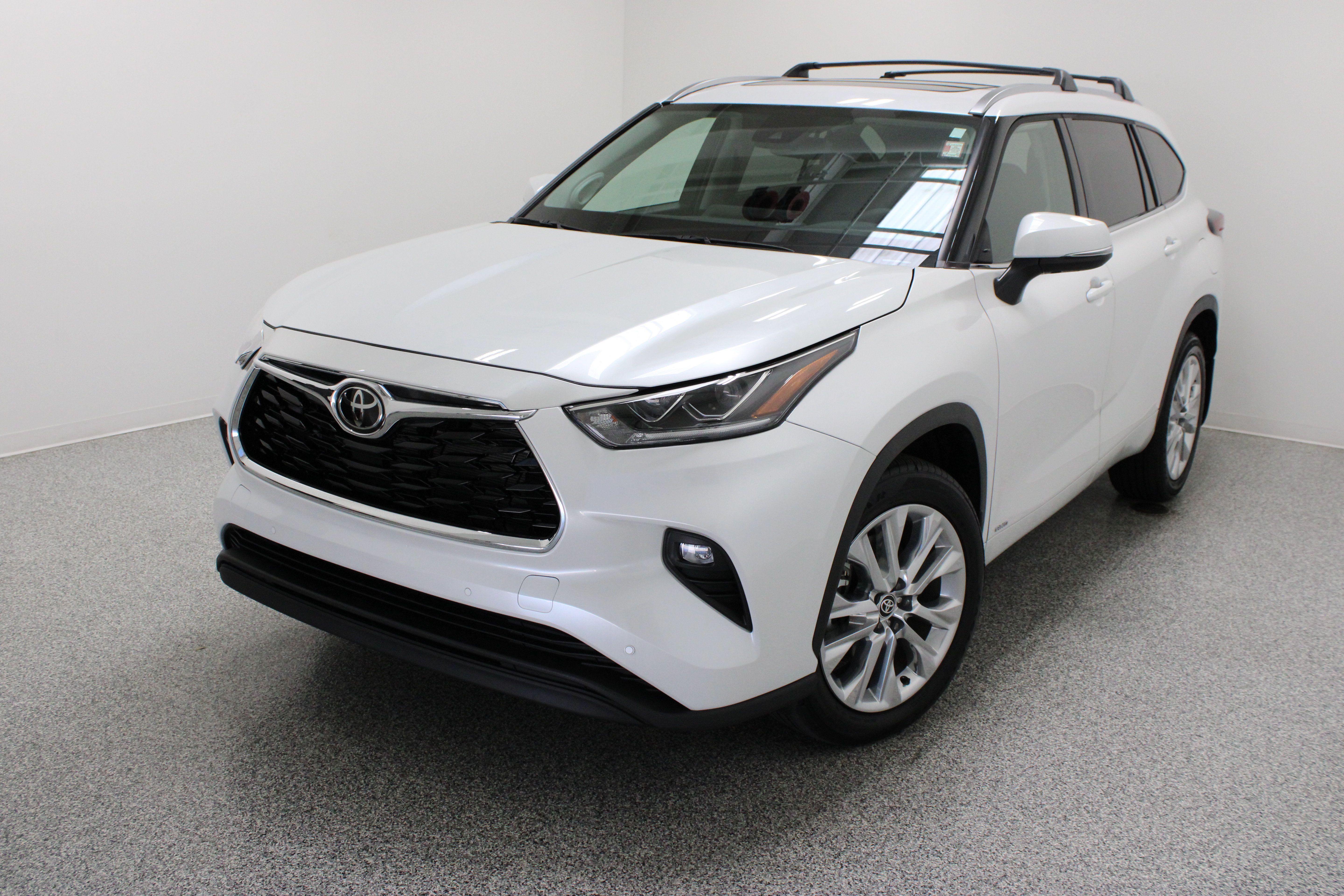 Used 2026 Toyota Highlander Limited AWD/4WD image 2