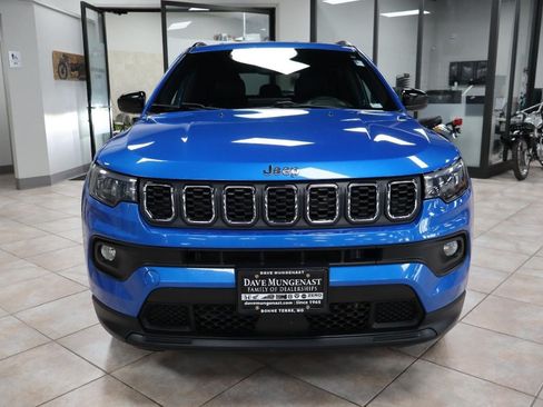Used 2024 Jeep Compass Latitude AWD/4WD image 8