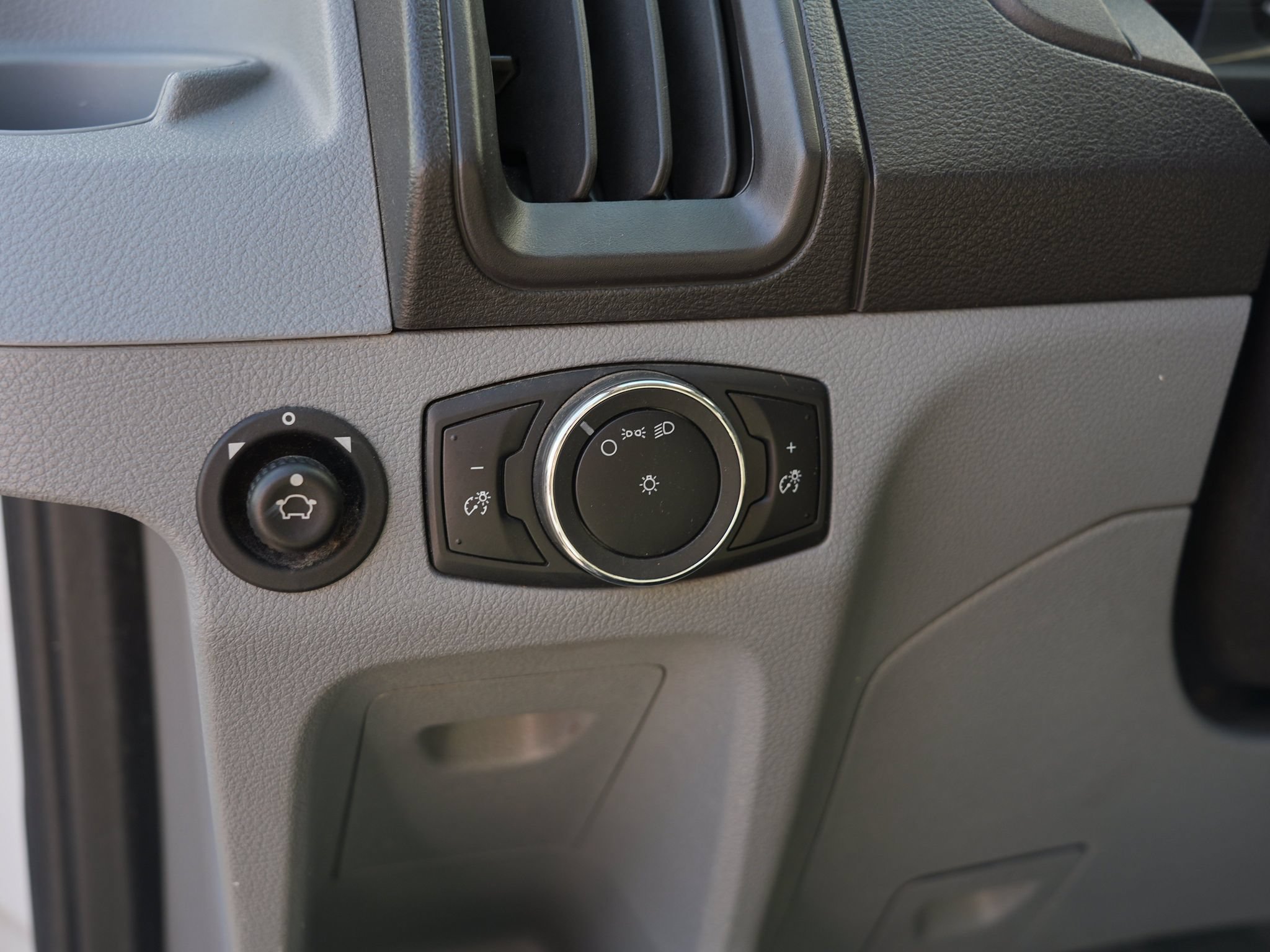 Used 2016 Ford Transit 150 130 Low Roof RWD image 17