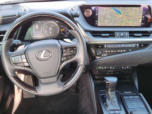 Used 2020 Lexus ES 300h w/ Premium Package image 35