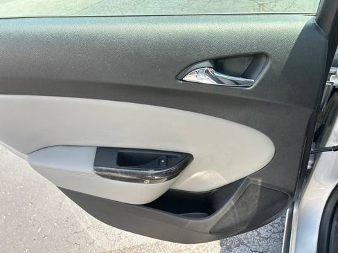 Used 2014 Buick Verano FWD image 30