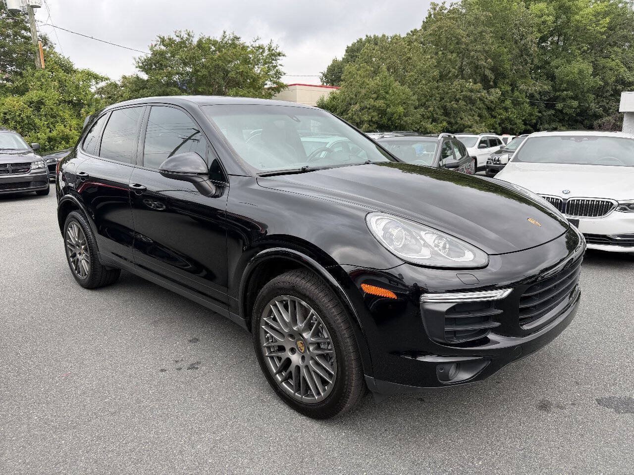 Used 2017 Porsche Cayenne Platinum Edition AWD/4WD image 3