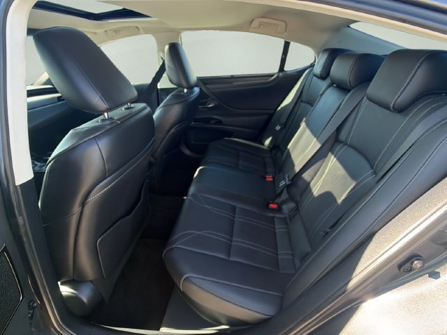 Used 2024 Lexus ES 300h Ultra Luxury w/ Accessory Package (Z2) FWD image 14