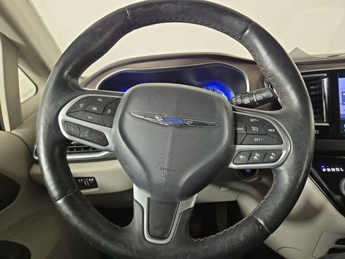 Used 2017 Chrysler Pacifica Touring-L Plus w/ Advanced Safetytec Group image 21