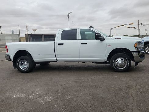 Used 2024 RAM 3500 Tradesman w/ Chrome Appearance Group AWD/4WD image 5