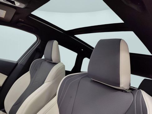 Used 2026 BMW X1 xDrive28i w/ Technology Package image 14