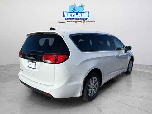 New 2026 Chrysler Voyager LX image 5