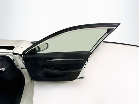 Used 2023 Nissan Altima 2.5 SV FWD image 30