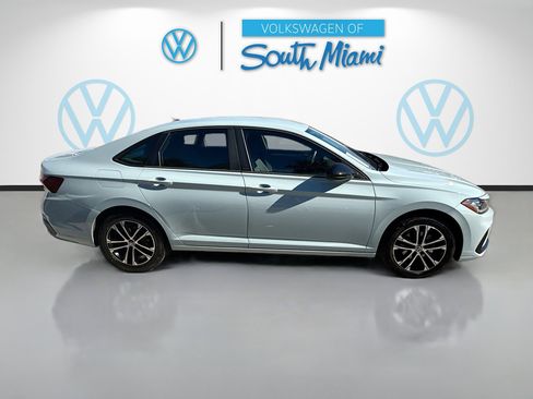 Certified 2025 Volkswagen Jetta Sport image 8