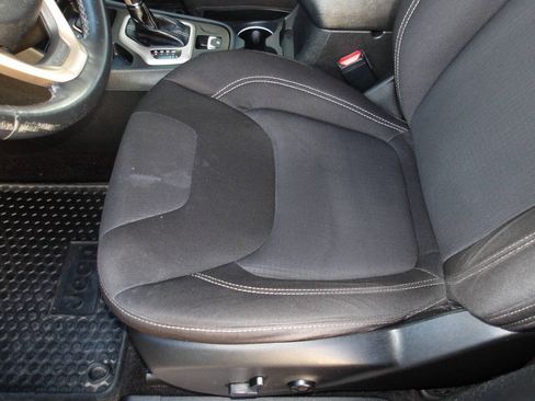 Used 2015 Jeep Cherokee Latitude w/ Comfort/Convenience Group FWD image 20