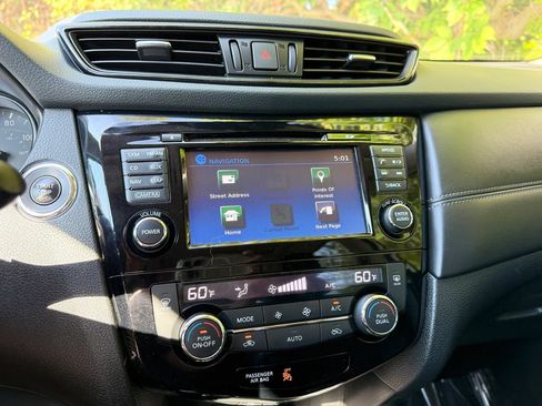 Used 2017 Nissan Rogue SL w/ SL Premium Package AWD/4WD image 38