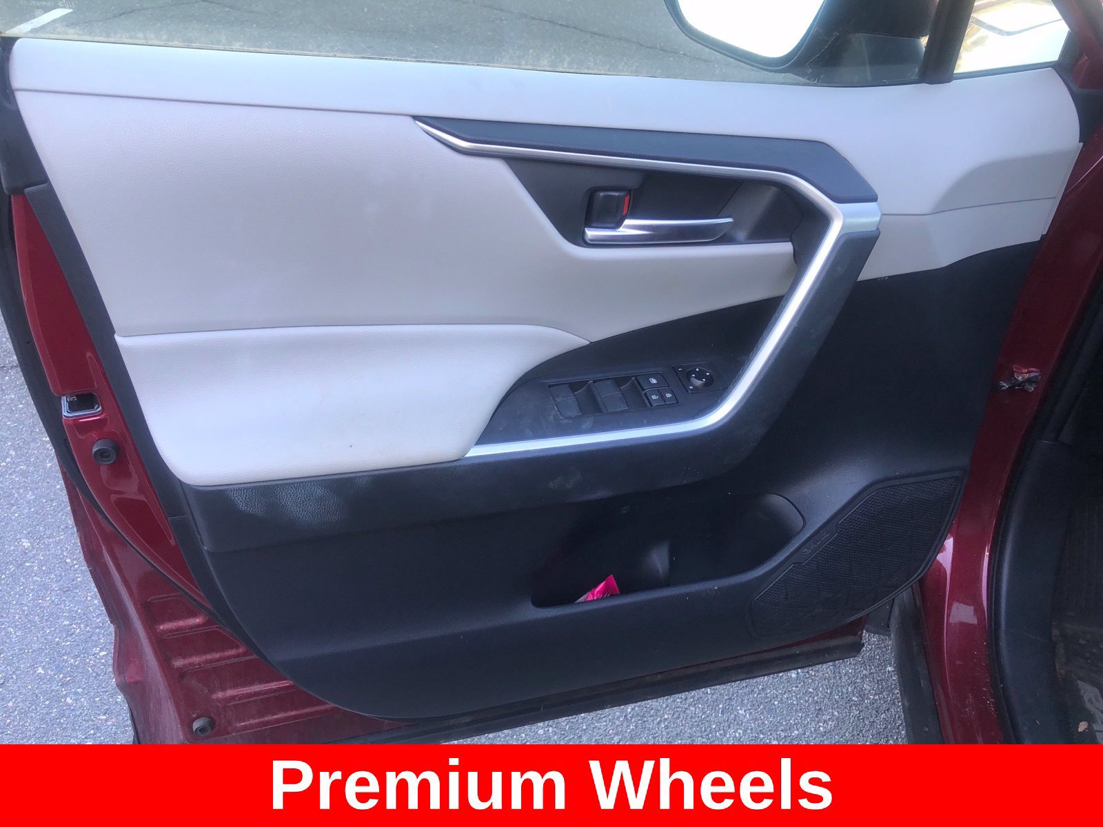 Used 2019 Toyota RAV4 XLE w/ All Weather Liner Package AWD/4WD image 8