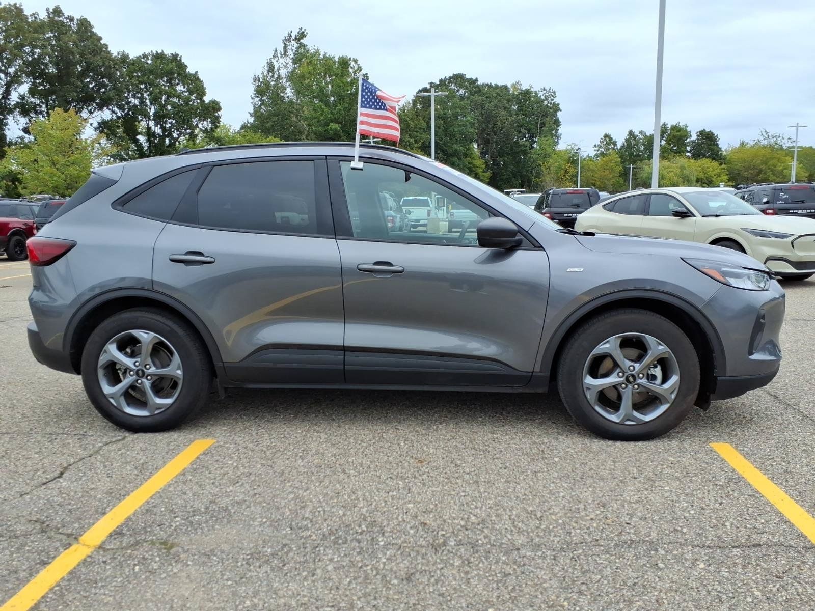 Used 2025 Ford Escape ST-Line FWD image 9