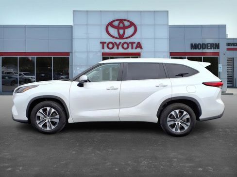 Used 2023 Toyota Highlander XLE image 8