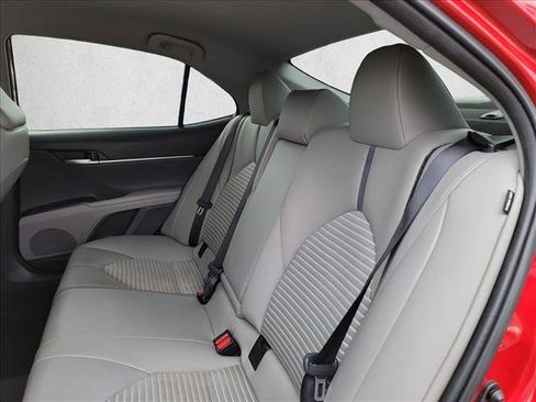 Used 2023 Toyota Camry SE FWD image 11