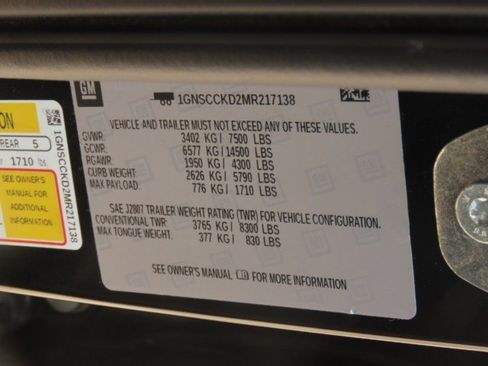 Used 2021 Chevrolet Suburban LT w/ LT Signature Package RWD image 31