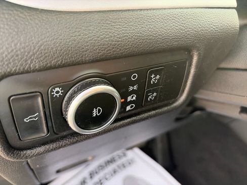 Used 2024 Ford Explorer XLT w/ Equipment Group 202A AWD/4WD image 17