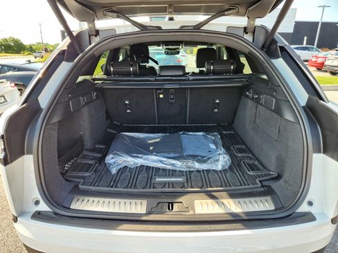 Certified 2026 Land Rover Range Rover Velar S AWD/4WD image 8