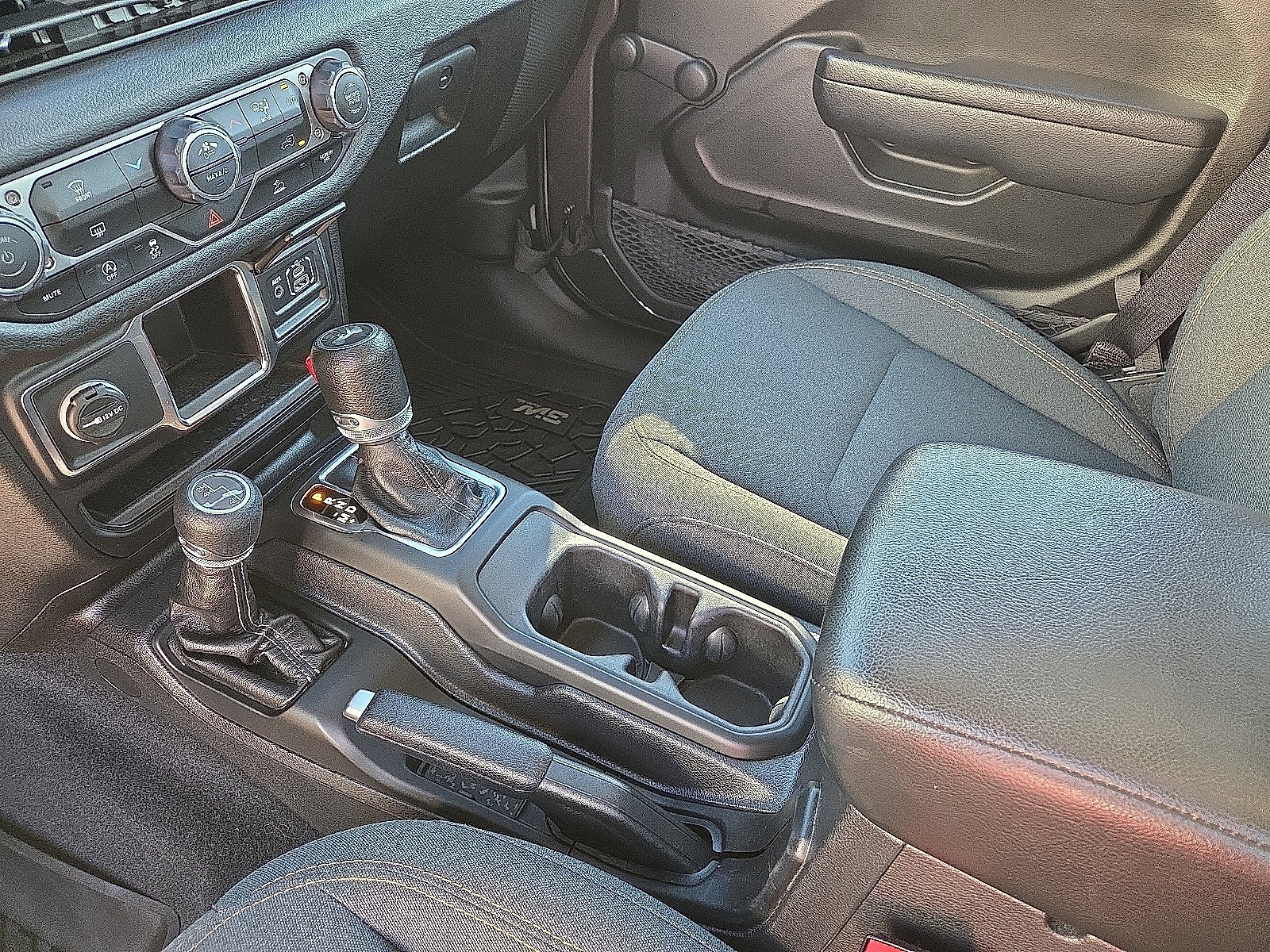 Used 2024 Jeep Wrangler Unlimited Sport AWD/4WD image 10