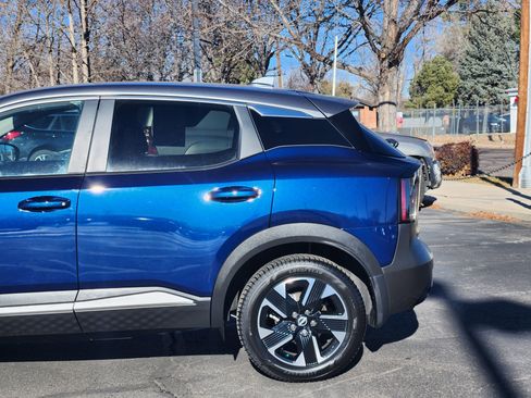 Used 2025 Nissan Kicks SV image 3