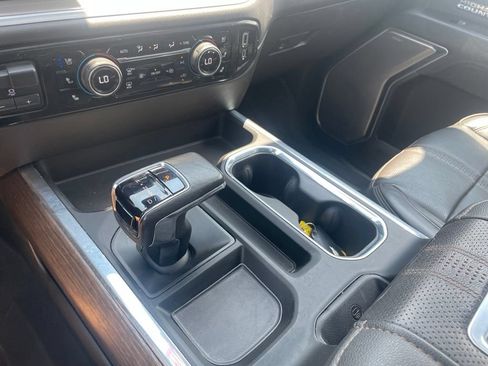 Used 2022 Chevrolet Silverado 1500 High Country w/ High Country Premium Package AWD/4WD image 18