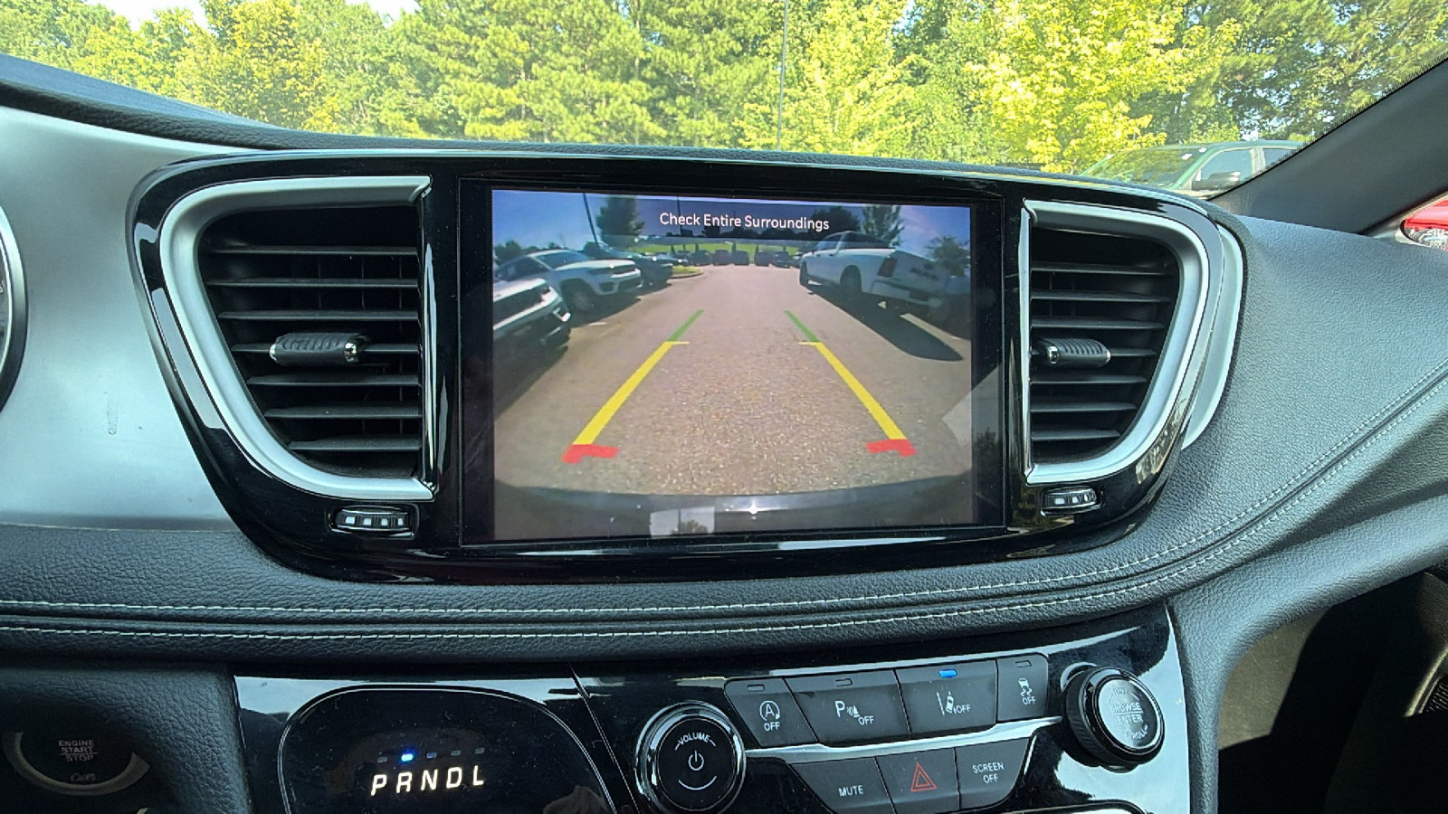 Used 2025 Chrysler Pacifica Limited FWD image 36