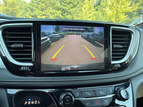 Used 2025 Chrysler Pacifica Limited FWD image 36