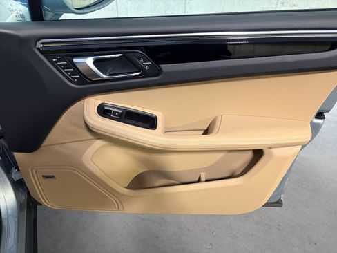 Certified 2026 Porsche Macan AWD/4WD image 24