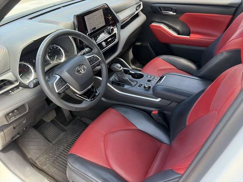 Used 2023 Toyota Highlander XSE AWD/4WD image 19