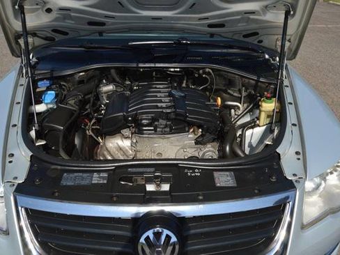 Used 2009 Volkswagen Touareg VR6 image 13
