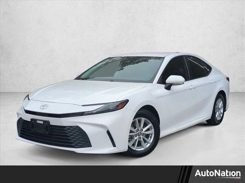 Used 2025 Toyota Camry LE image 1