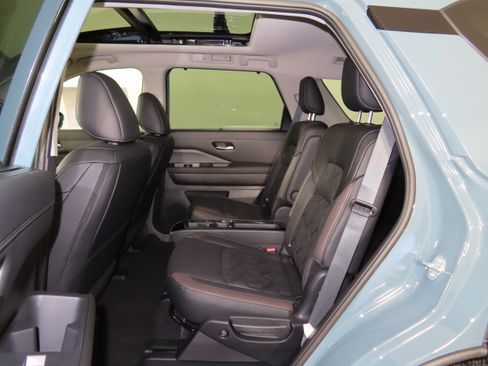 New 2026 Nissan Pathfinder Platinum image 7